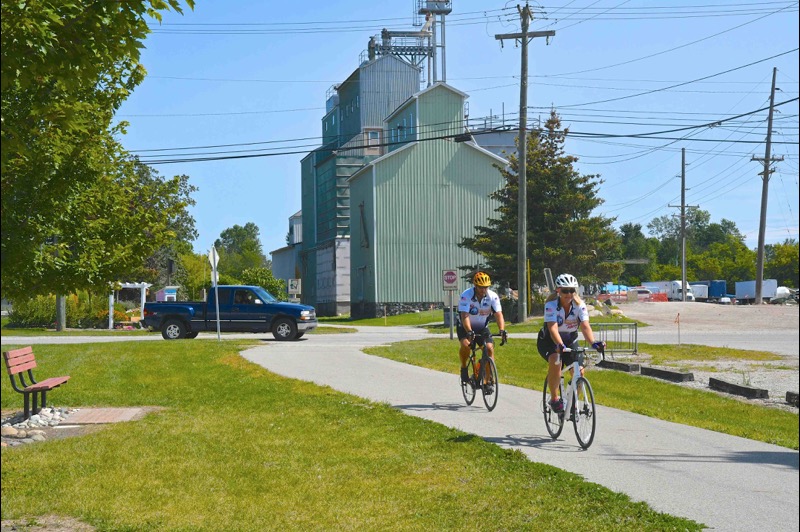 Macomb Orchard Trail